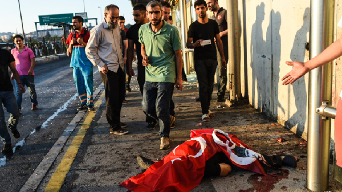 Ξεπερνούν τους 290 οι νεκροί στην Τουρκία